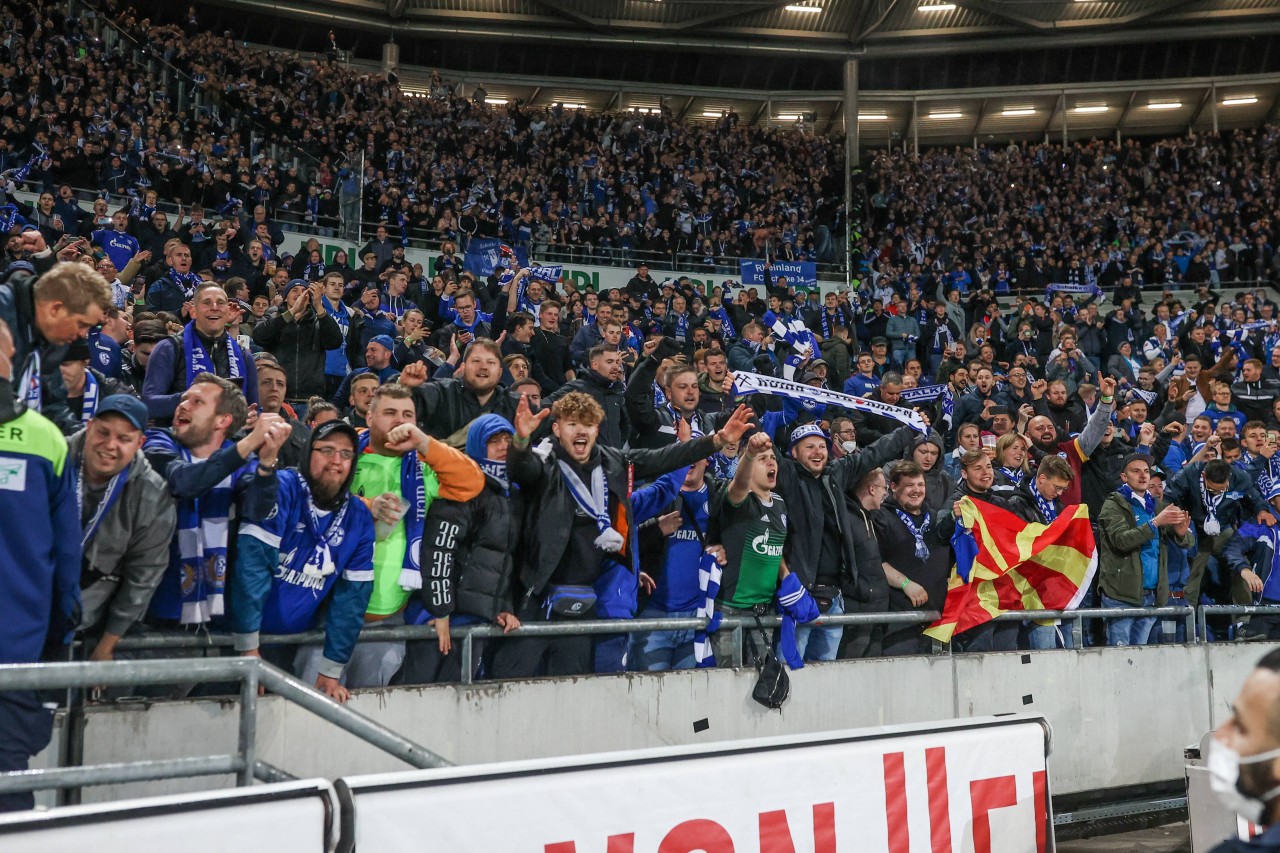 Die Schalker jubelten und tranken, die Hannoveraner waren sauer und durstig.