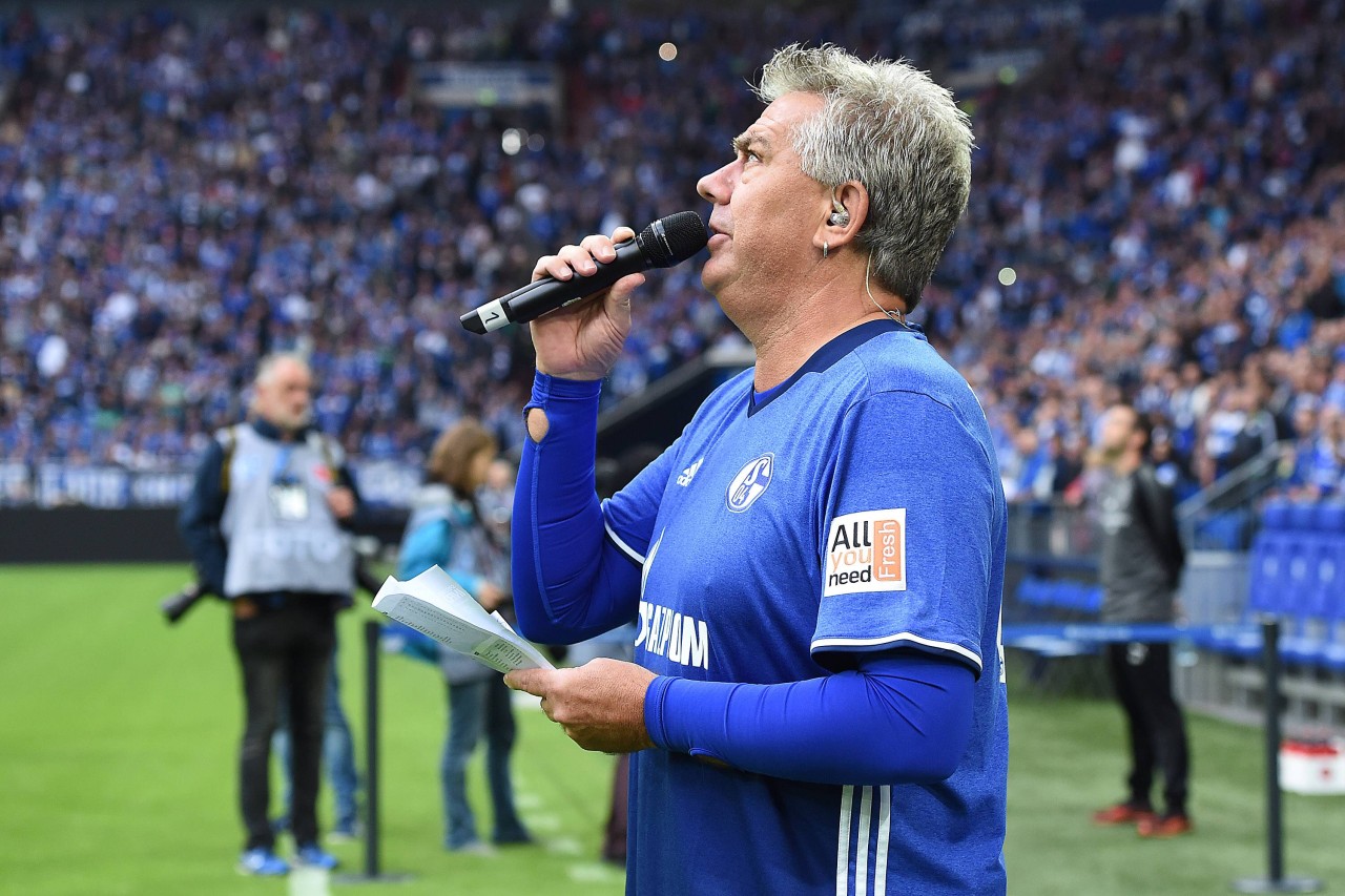 Beim FC Schalke 04 leisteten sich Stadionregie und Sprecher Dirk Oberschulte-Beckmann eine Panne.