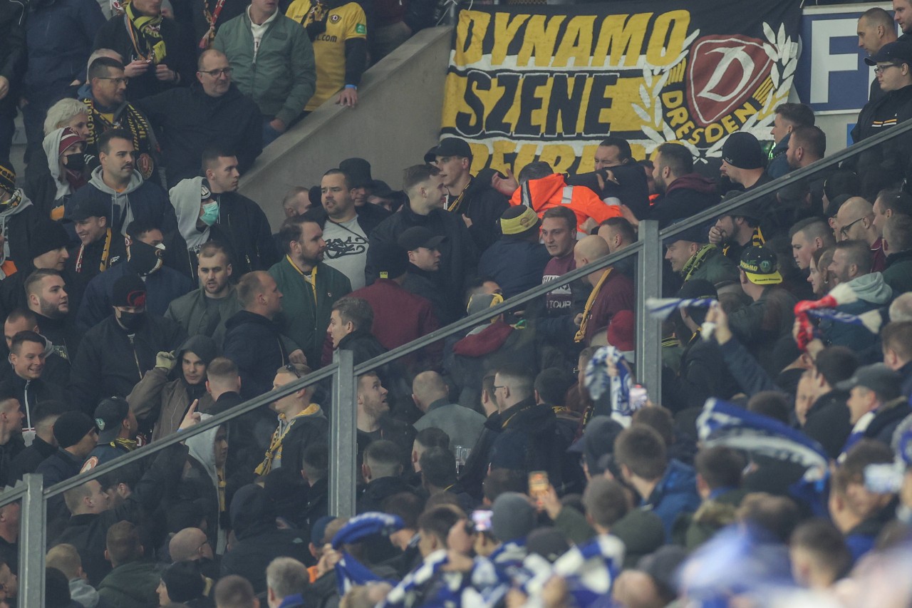 Schlägerei im Gösteblock: Beim Heimspiel des FC Schalke 04 wurden mehrere Ordner verletzt.