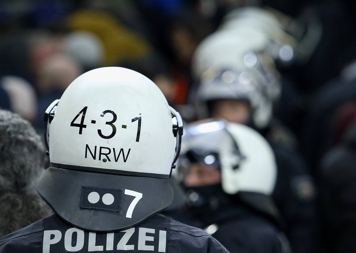 schalke-dresden-polizei.jpg