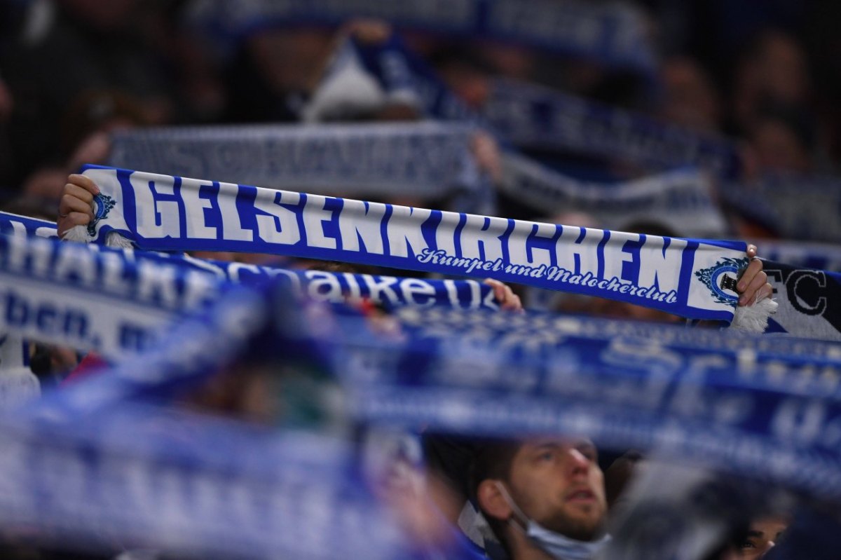 schalke-fans.jpg