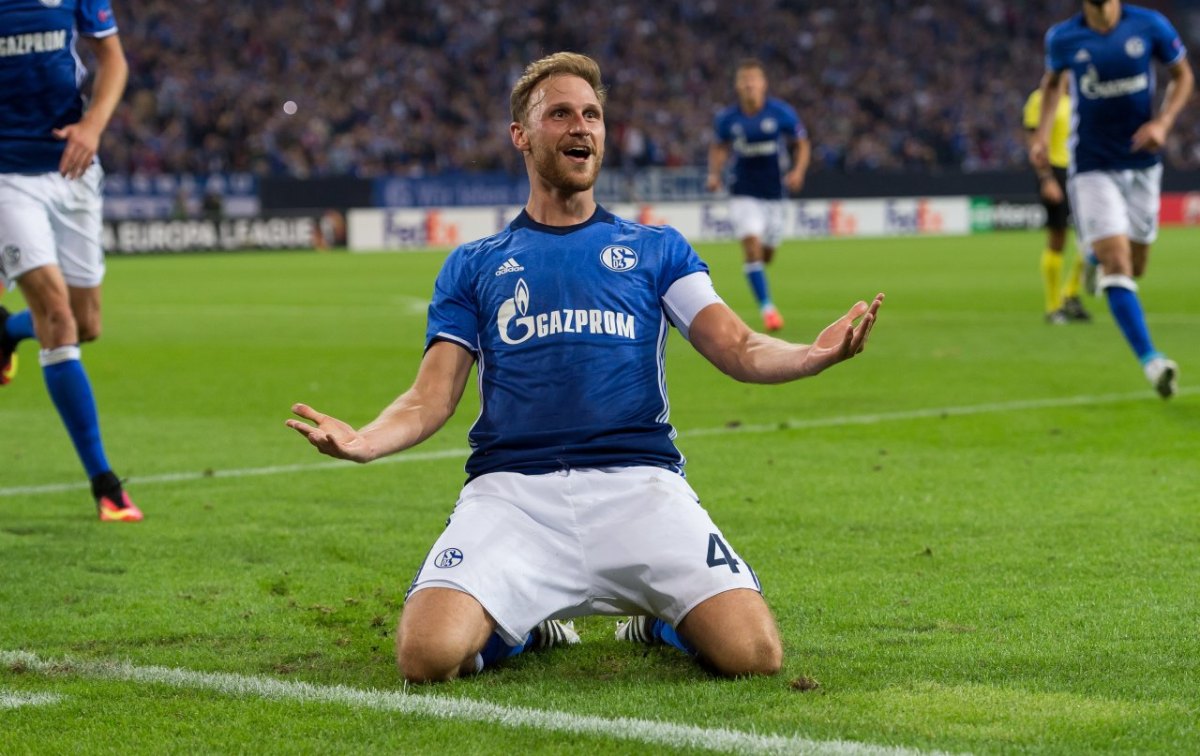 schalke-fussball-ssport-hoewedes.jpg