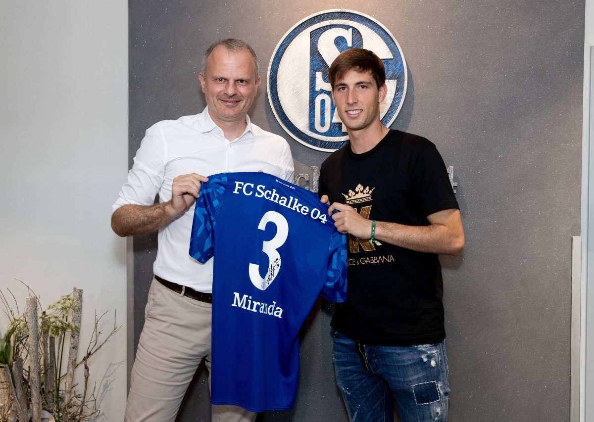 schalke-juan-miranda.jpg