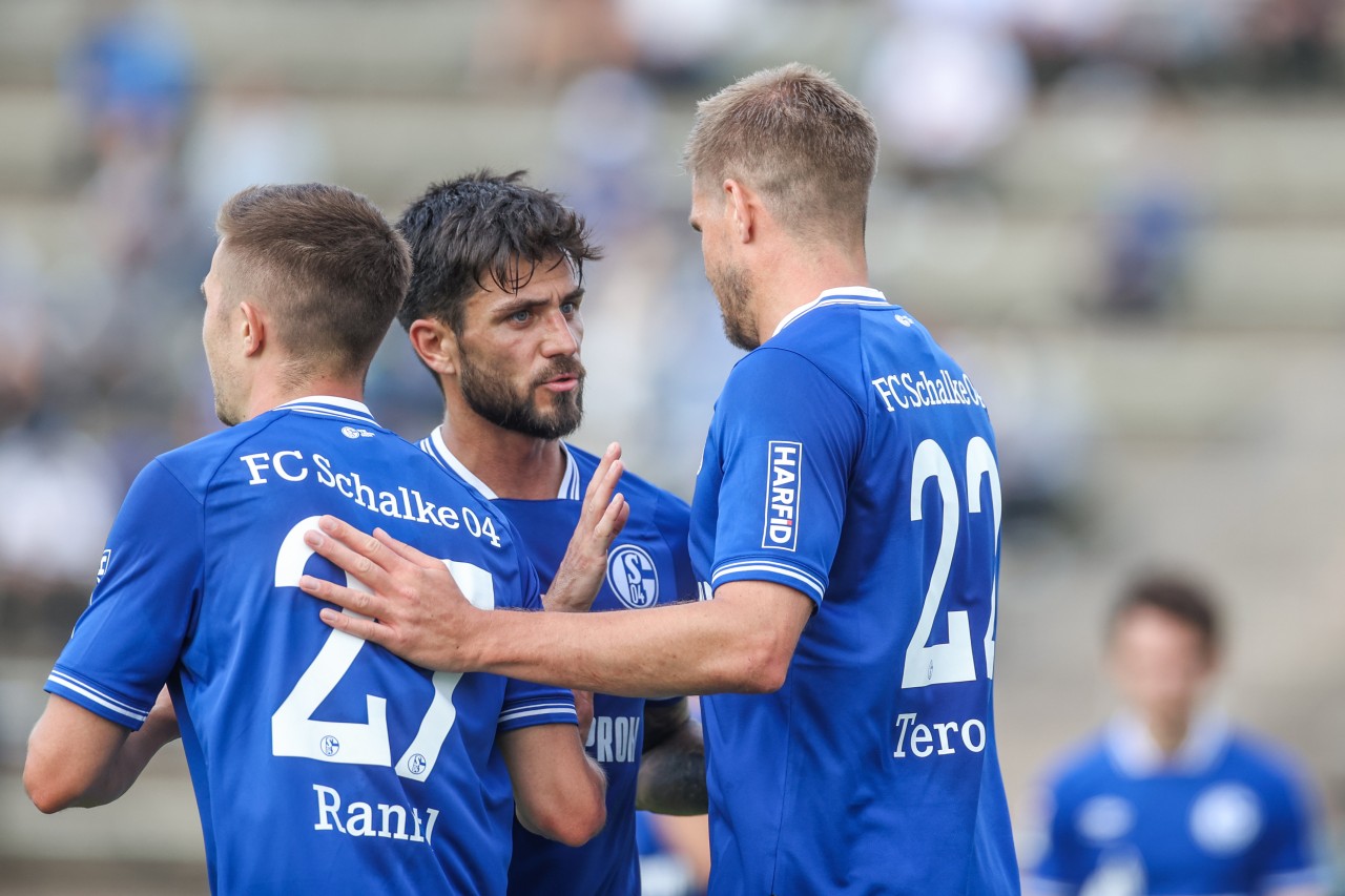 Dem FC Schalke 04 ist eine Trikot-Panne unterlaufen.