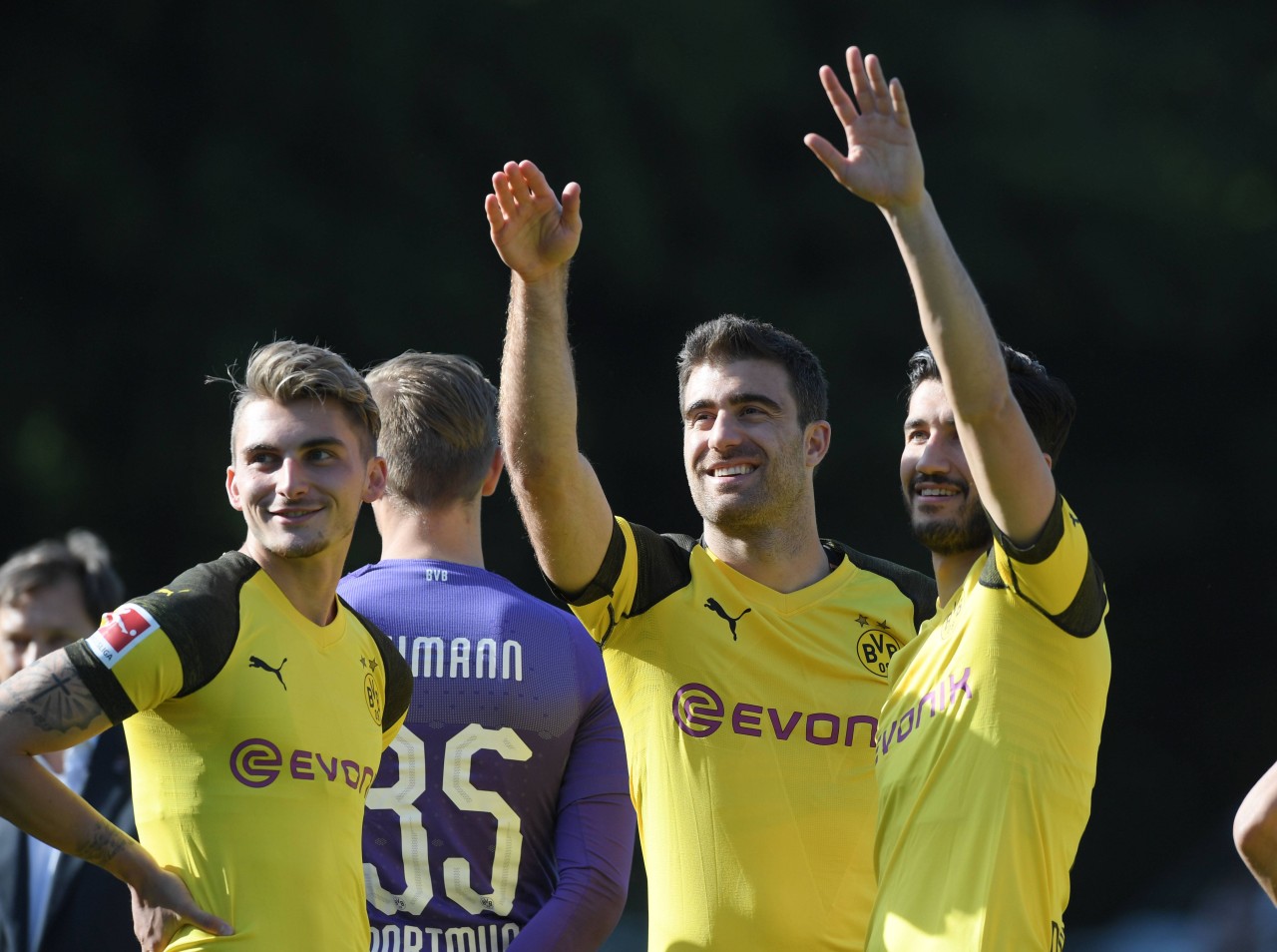 Sokratis verabschiedete sich beim BVB von Kollegen und Fans.