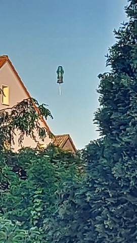 Das wird doch wohl kein Ufo sein, das dort über Dortmund kreist?