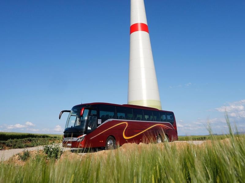 Jeder Bus ersetzt auf der Straße circa 30 Autos.