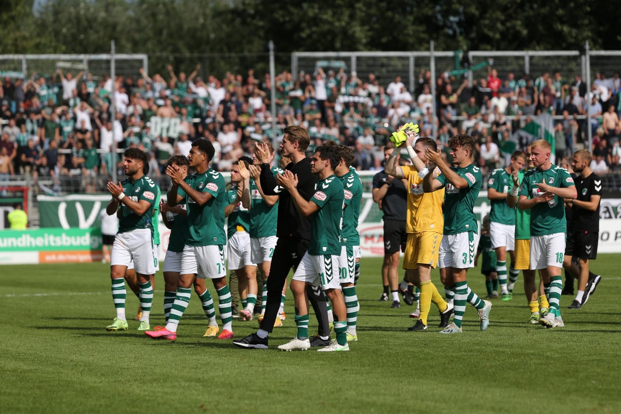 Der VfB Lübeck empfängt Schalke 04 an der heimischen Lohmühle.