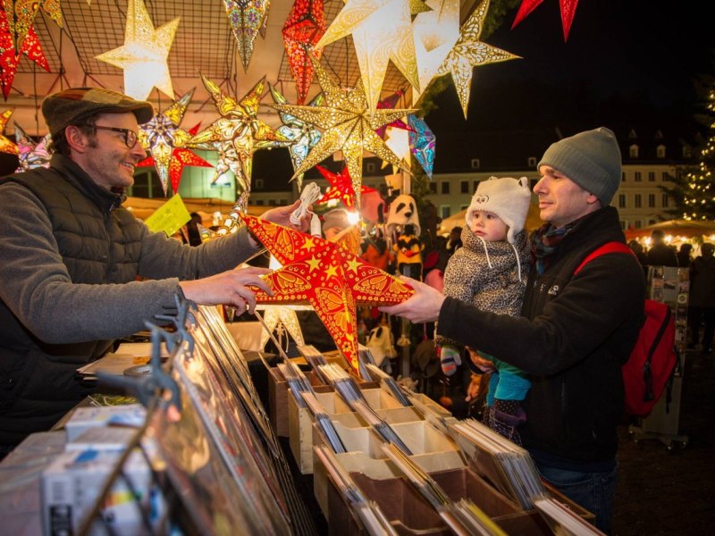 weihnachtsmarkt-stand-bude-kauf.jpg