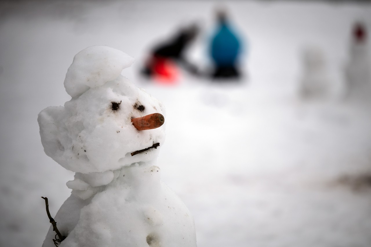 Schnee ist zwar Mangelware im Flachland in NRW, aber glatt wird es trotzdem. (Symbolbild)