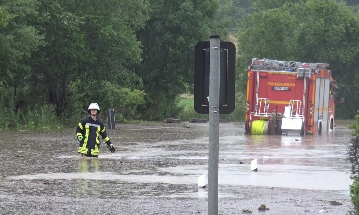 wetter nrw feuerwehrmann.jpg