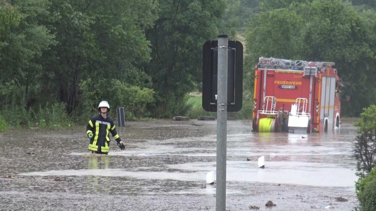 wetter nrw feuerwehrmann.jpg