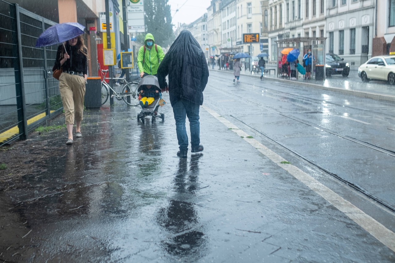 Das Wetter in NRW wird richtig ungemütlich. (Symbolbild)