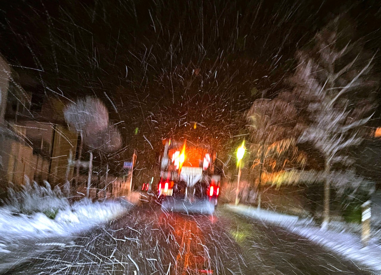 Wetter in NRW: An Weihnachten müssen Menschen in Nordrhein-Westfalen mit Glatteis rechnen. (Symbolbild)