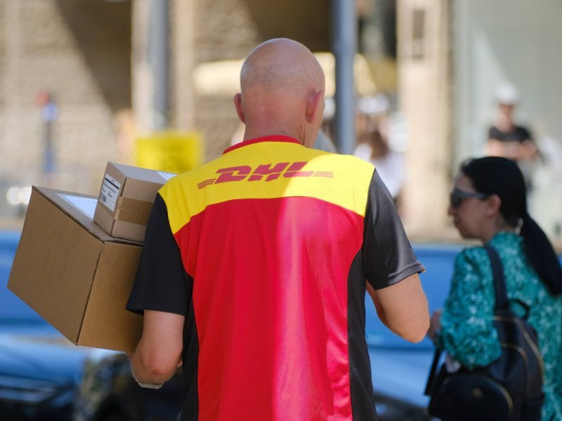DHL