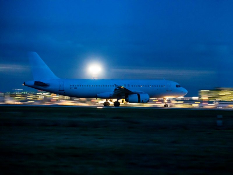Flughafen Düsseldorf Flugzeug.jpg
