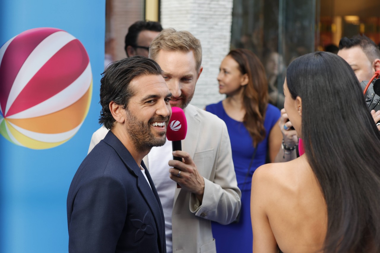 Elyas M'Barek ist beim „Frühstücksfernsehen“ zu Gast, als ihm eine pikante Frage gestellt wird. (Hier auf der Premiere zu seinem neuen Film „Liebesdings“)