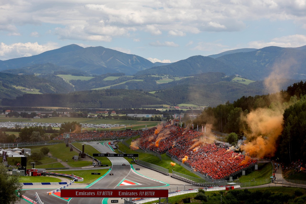 Die Strecke in Spielberg strahlt in Orange. 