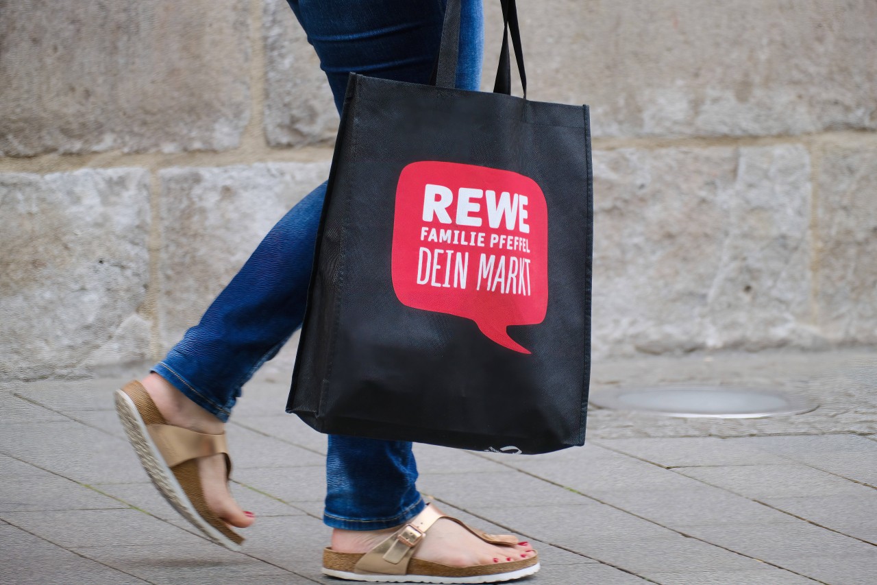 Rewe: Bleibt die Einkaufstasche demnächst etwas leerer? (Symbolbild=