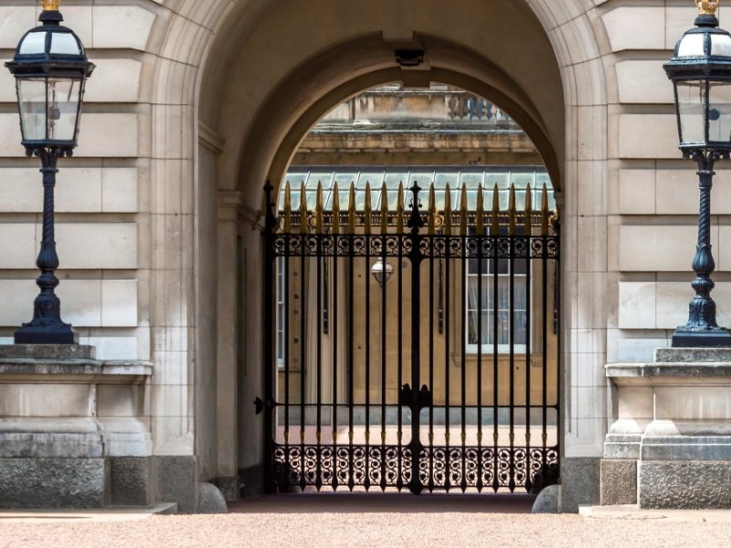 Royals-Buckingham-Palace.jpg