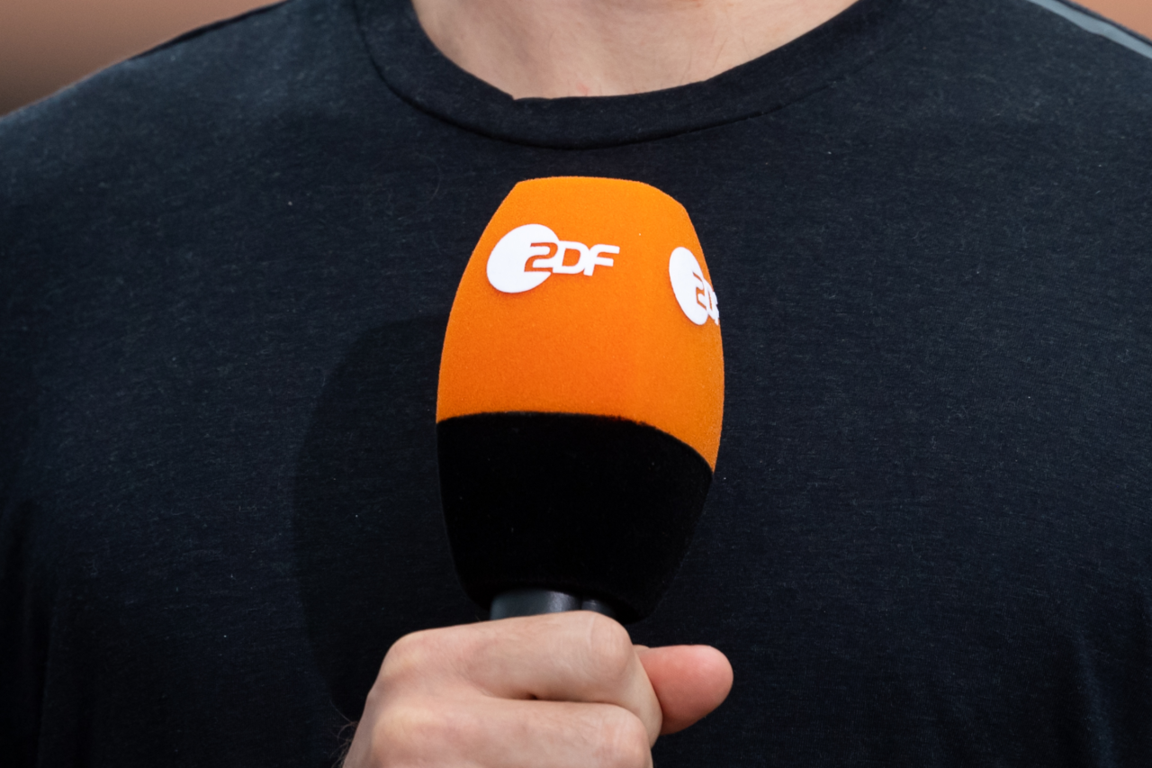 Ein ZDF-Reporter handelte sich Ärger ein, weil er seinem Job nachging. 