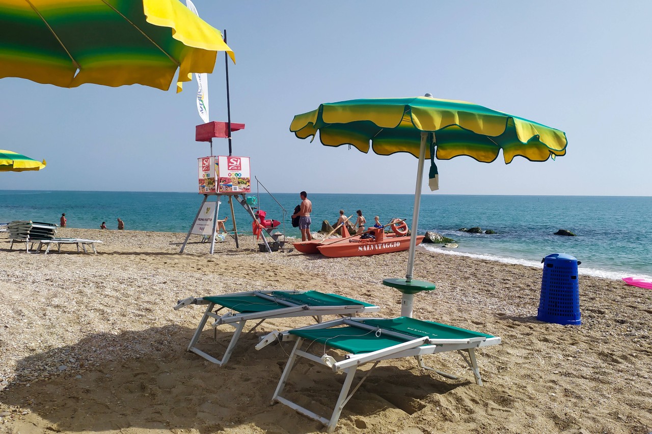 Urlaub in Italien: Ein deutsches Touristenpaar hörte Hilferufe im Meer und schwamm sofort los. (Symbolbild)