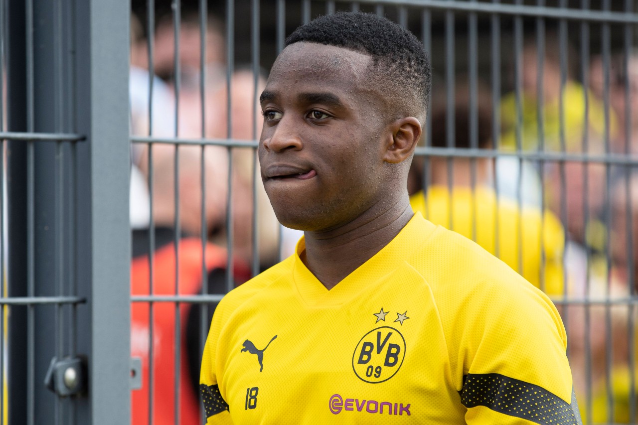 Youssoufa Moukoko braucht eine neue Mitfahrgelegenheit. 