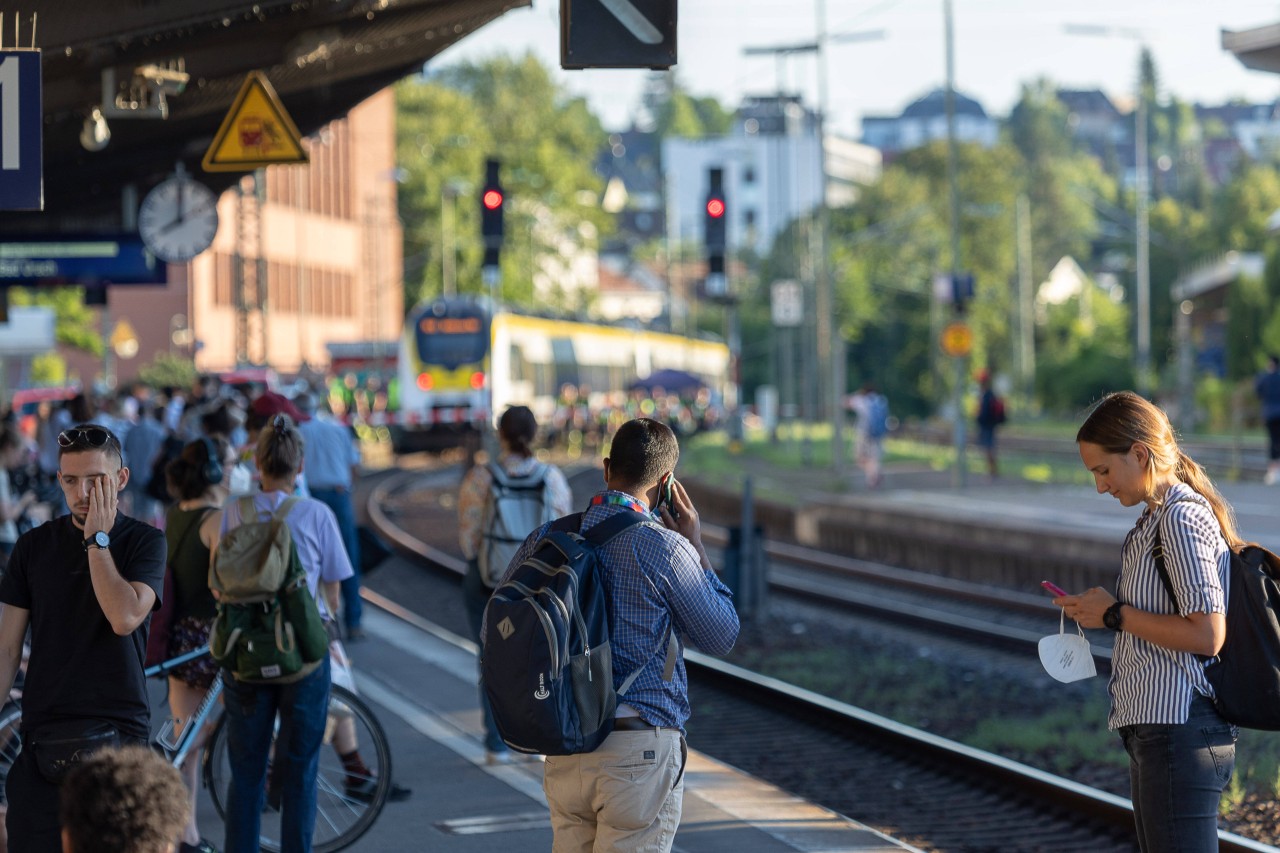 Am Bahnhof Reutlingen kam es am Montagabend zu einem schrecklichen Unfall. (Archivbild)