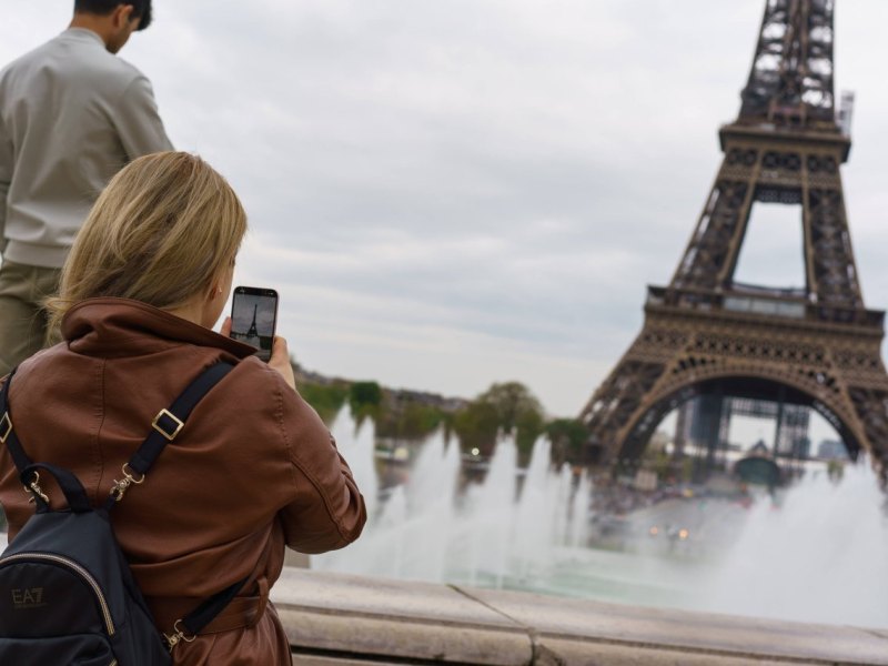 urlaub-in-frankreich-eiffelturm-einsturzgefährdet.jpg