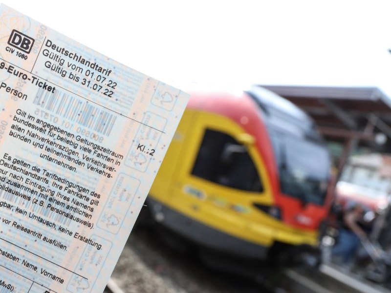 9-Euro-Ticket-Deutsche Bahn.jpg