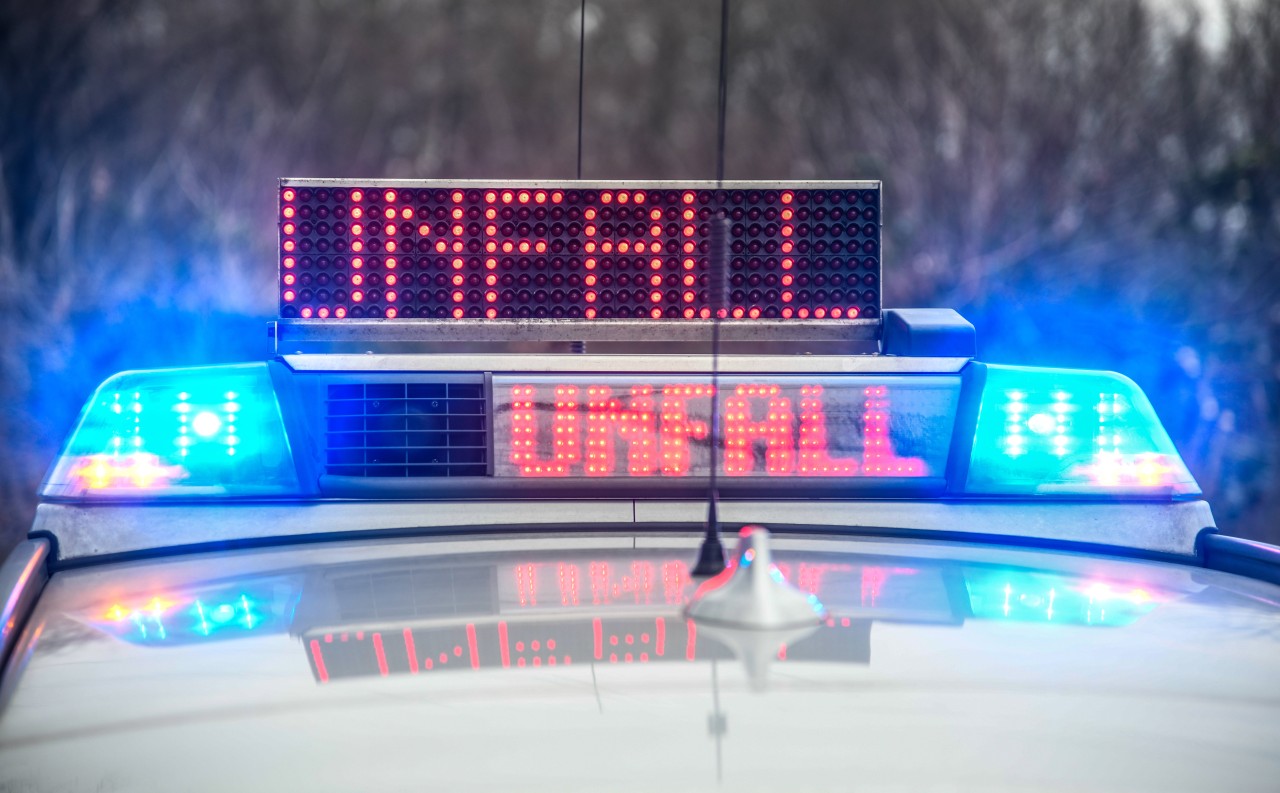 Unfall auf der A2 in NRW! Bei Oelde hat ein Lkw-Fahrer eine Kettenreaktion ausgelöst und danach schockierte er mit einer dreisten Aktion. (Symbolbild)