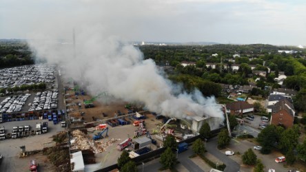 In Essen hat eine Lagerhalle Feuer gefangen. 