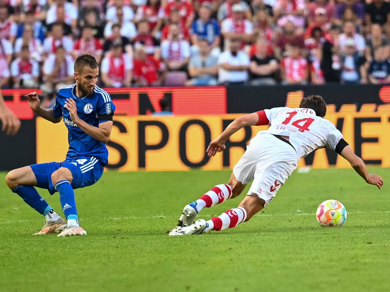 FC Schalke 04: Das Foulspiel von Dominick Drexler, das zur roten Karte führte.