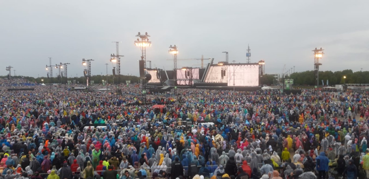 Die Reihen füllen sich bei Helene Fischer in München.