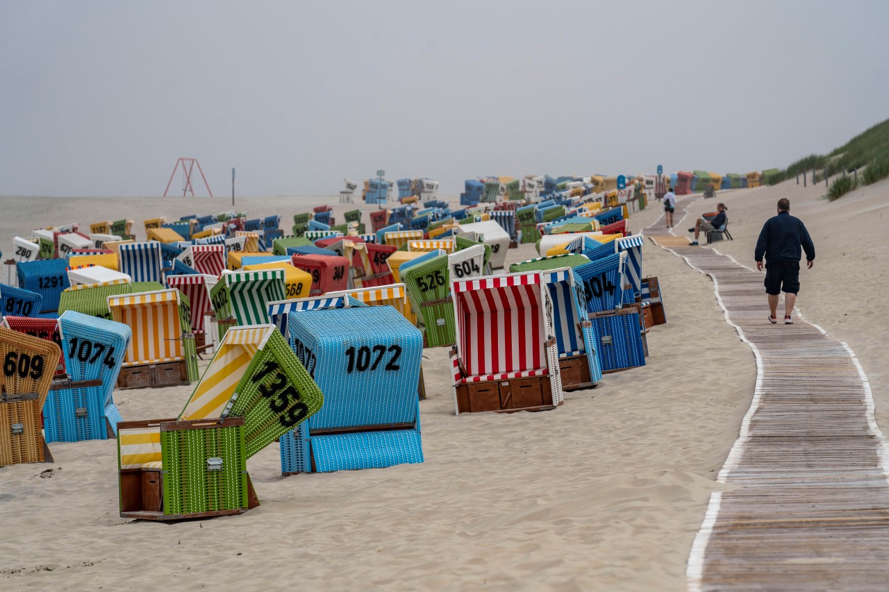 Wer sich bei seinem Urlaub an der Nordsee abkühlen möchte, der hat derzeit schlechte Karten. (Symbolbild)