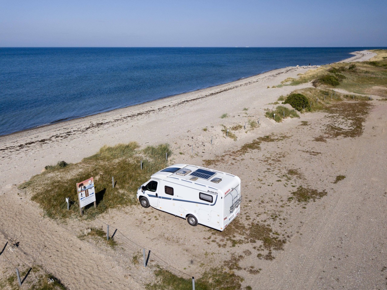 Nach nur vier Tagen Urlaub an der Ostsee mit seinem Wohnmobil reiste ein Mann mit seinem Hund wutentbrannt ab. (Symbolbild)