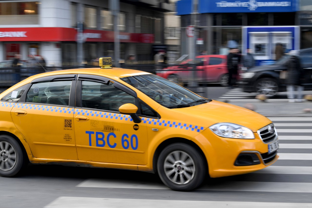 Die Taxifahrt zum Flughafen endete für eine Familie in ihrem Urlaub in der Türkei in der totalen Katastrophe. (Symbolbild)