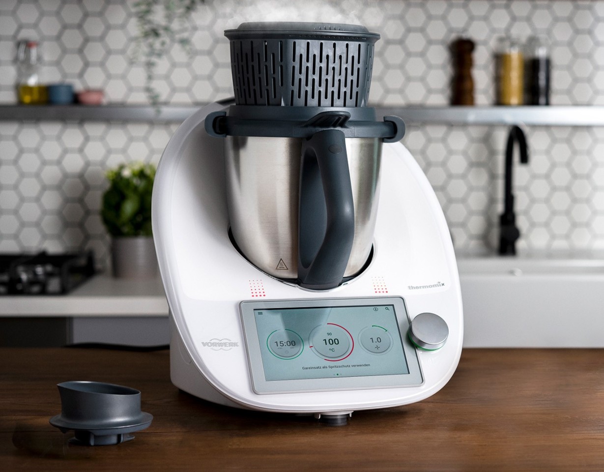 Der Thermomix TM6 von Vorwerk mit Garkorb. 