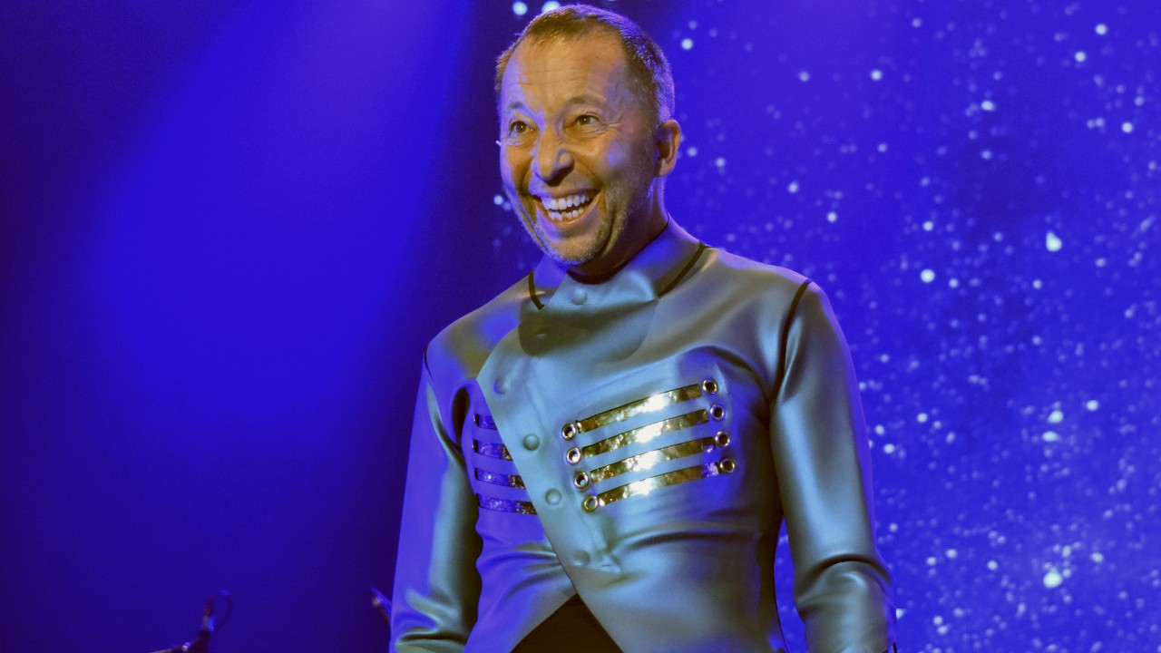 DJ BoBo traut seinen Augen nicht, als er sein Publikum in Bochum sieht.