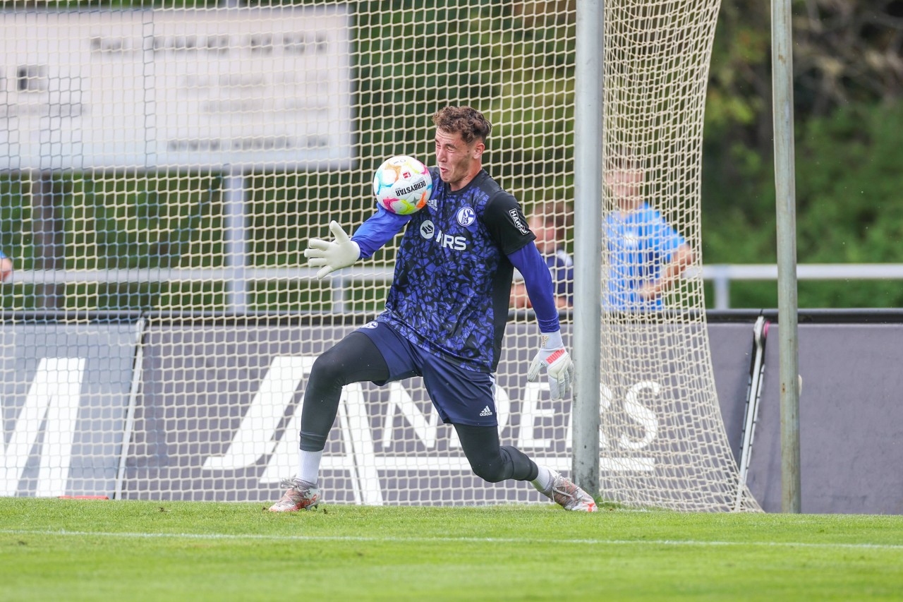 Beim FC Schalke 04 hatte Neuzugang Justin Heekeren einen Blackout, der fast im Desaster geendet wäre.