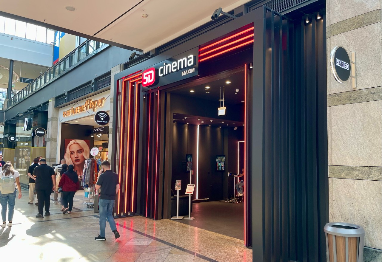 Im Centro Oberhausen hat ein neues 5D-Kino eröffnet. 