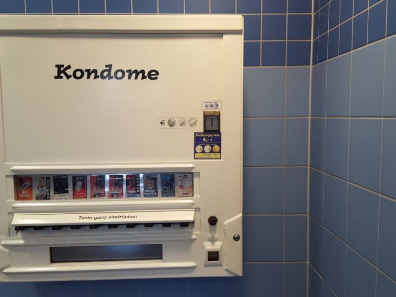 Dortmund-kondomautomat.jpg