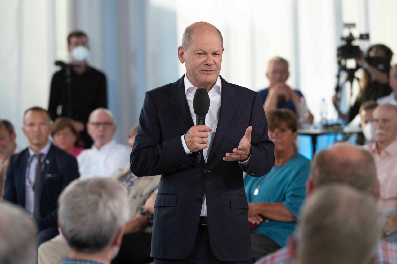 Kanzlergespraech von Olaf Scholz mit Bürgerinnen und Bürgern in Essen.