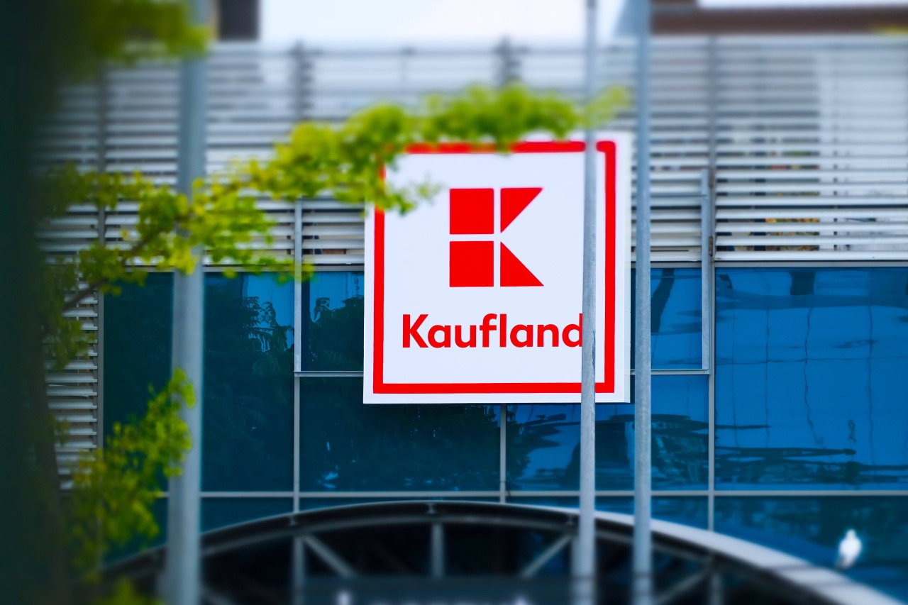 Kaufland hat ein neues Produkt rausgebracht – doch beim Anblick der Werbegesichter sehen die Kunden rot. (Symbolbild)