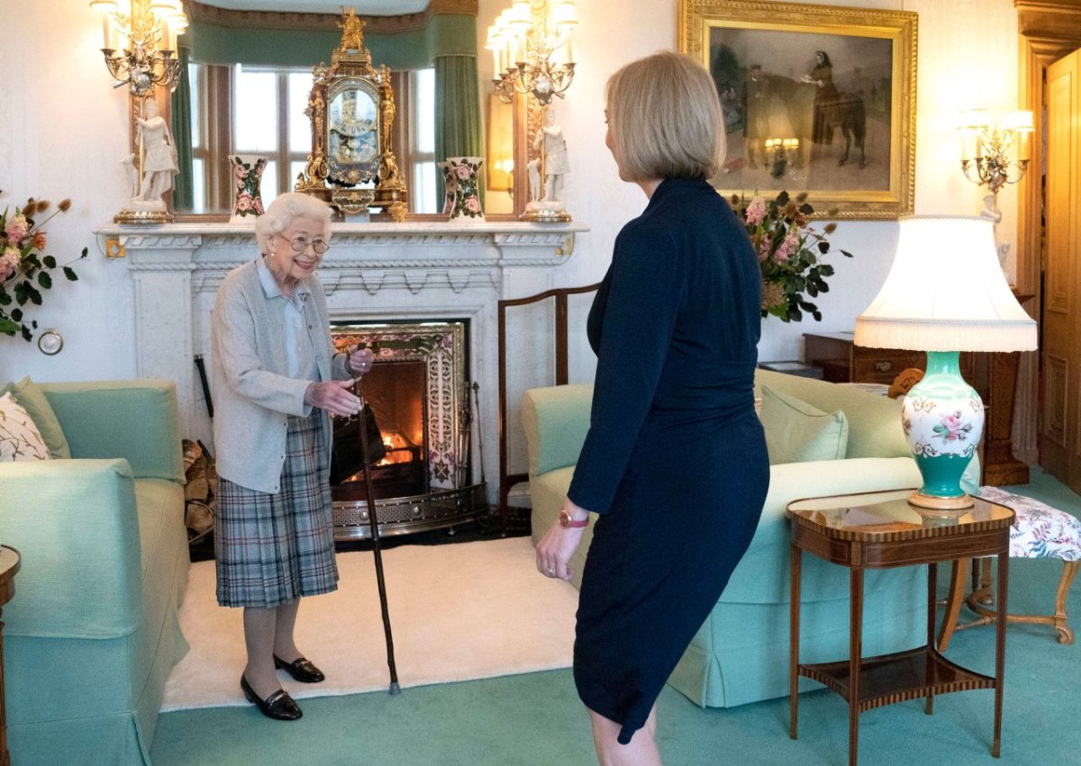 Queen-Elizabeth-II-Liz-Truss.jpg