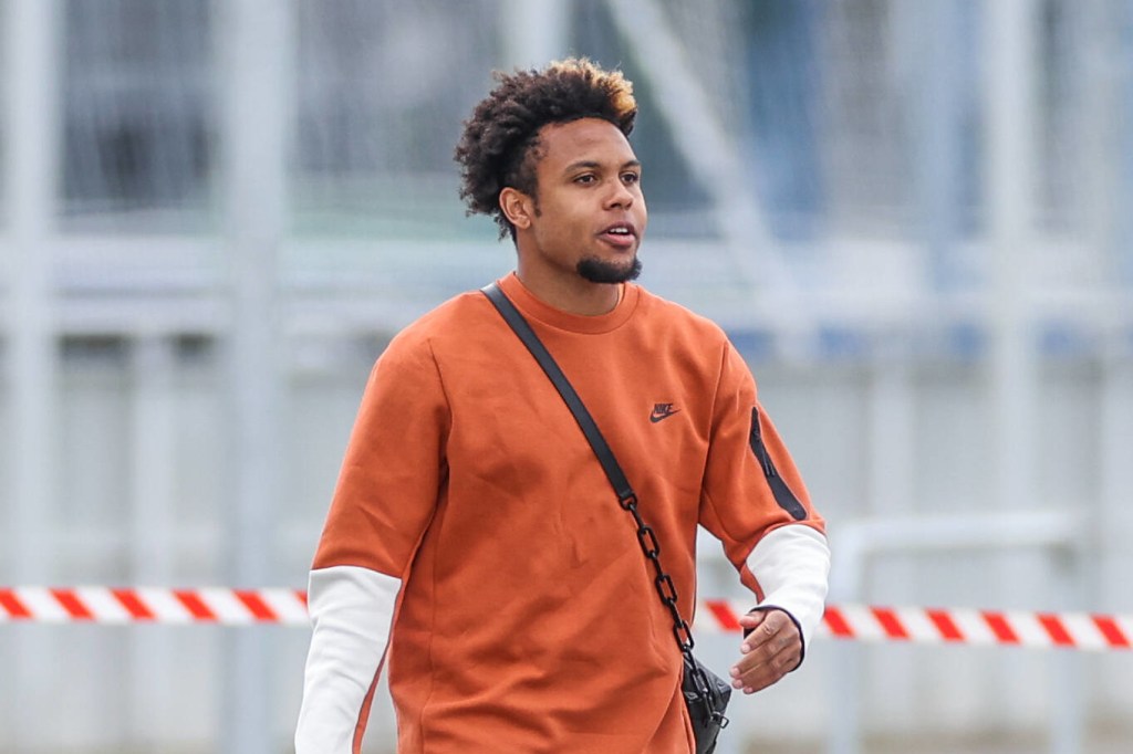 Weston McKennie besucht das Training des FC Schalke 04.