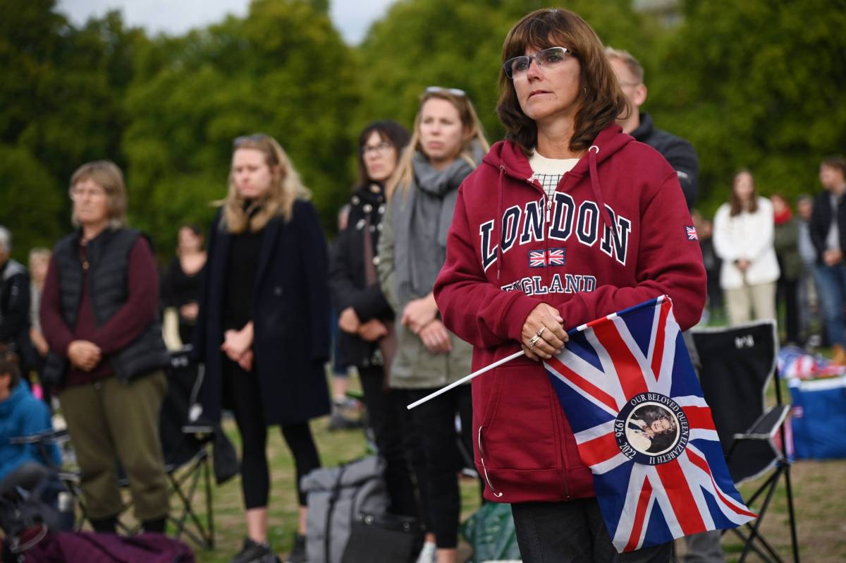 Tausende Menschen haben sich am Montag (19. September) im Hyde Park versammelt, um die Beerdigung der Queen zu verfolgen.