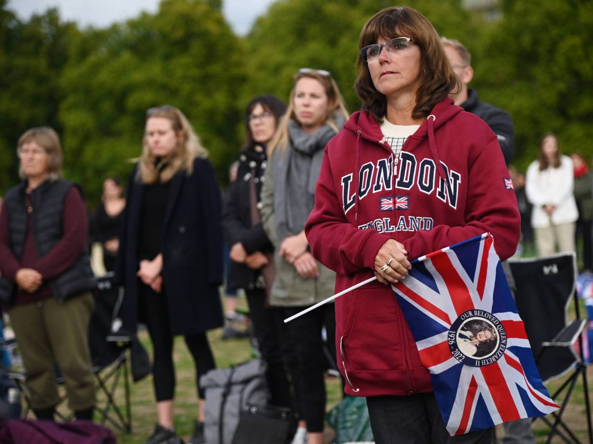 Tausende Menschen haben sich am Montag (19. September) im Hyde Park versammelt, um die Beerdigung der Queen zu verfolgen.