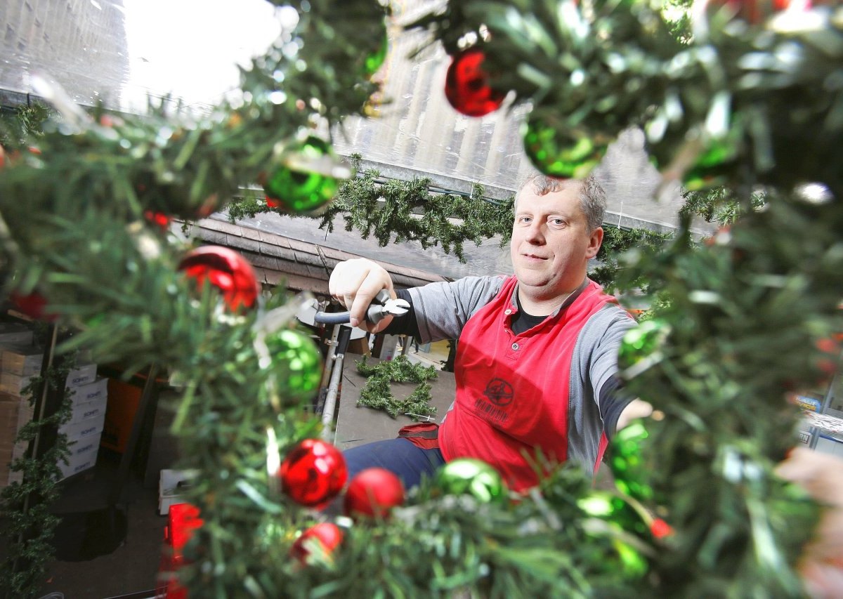 Aufbau Bochumer Weihnachtsmarkt.jpg