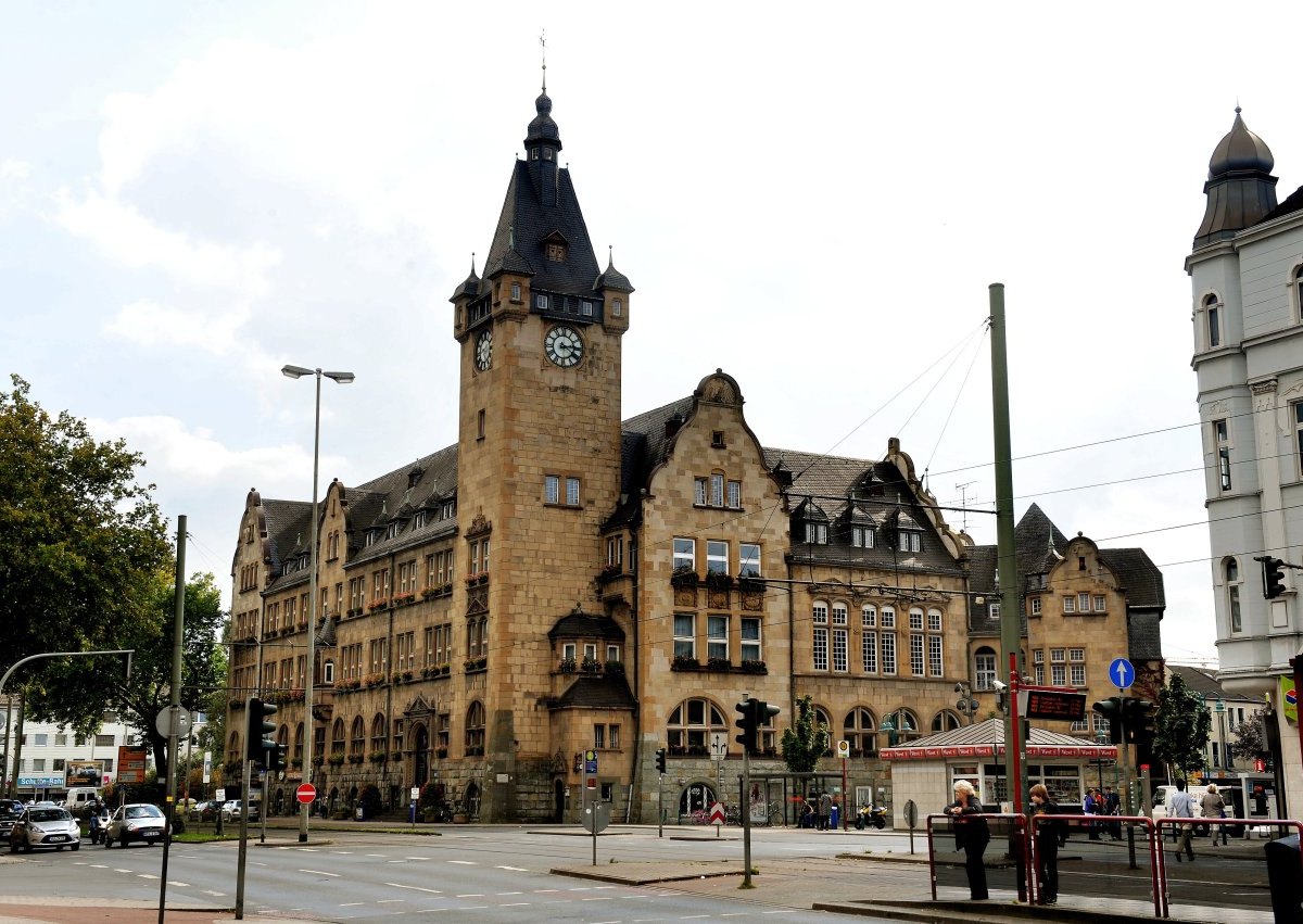 Das Rathaus in Duisburg -.jpg